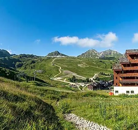 Pierre & Les Nereides Hotel 4*